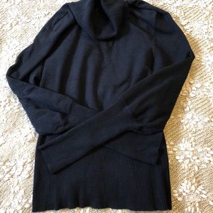 Turtle neck long sleeve.